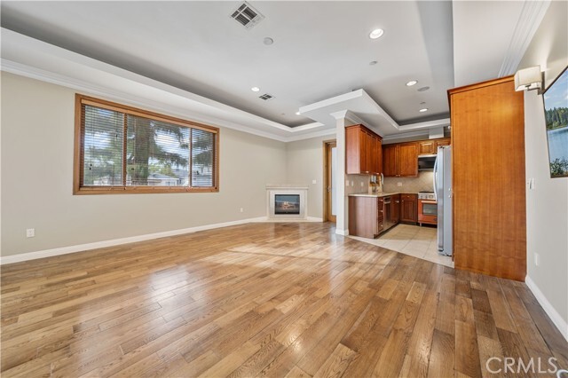 Building Photo - 216 N Buena Vista St