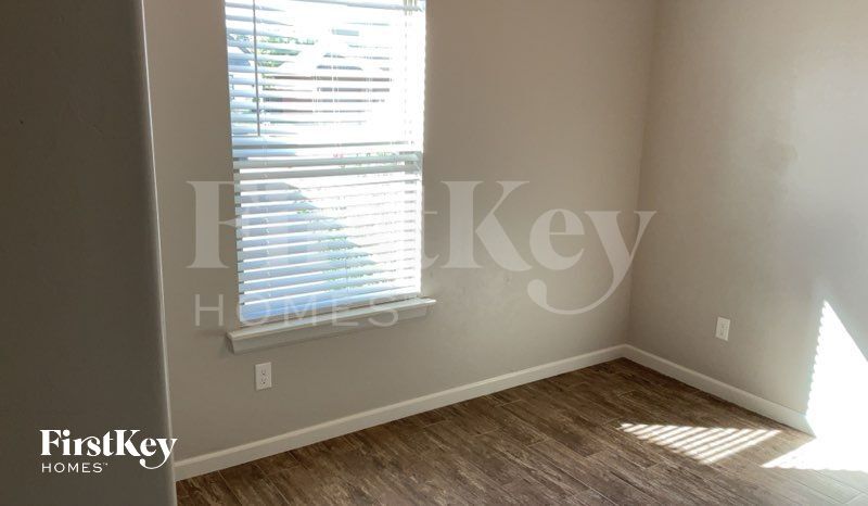 Building Photo - 16716 Doyle Dr