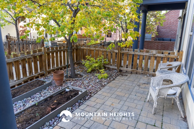 Building Photo - 858 Cecina Ct