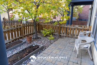 Building Photo - 858 Cecina Ct