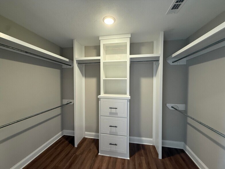 Building Photo - 110 Madisonville Dr