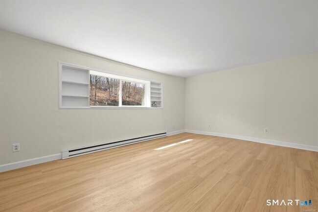 Building Photo - 106 River Rd