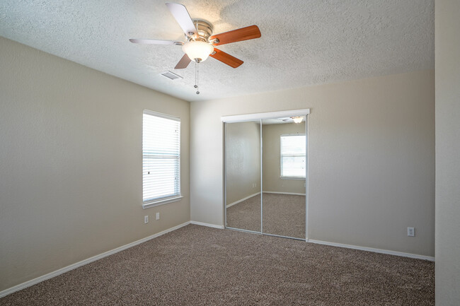 Building Photo - 6451 Shiprock Ct NE
