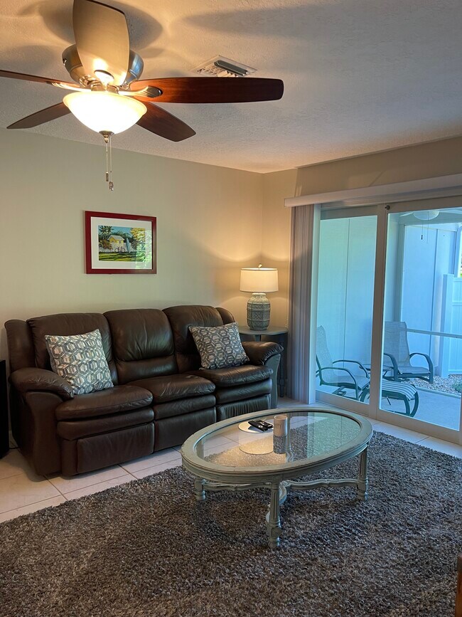 Building Photo - 8043 SE Highpoint Way