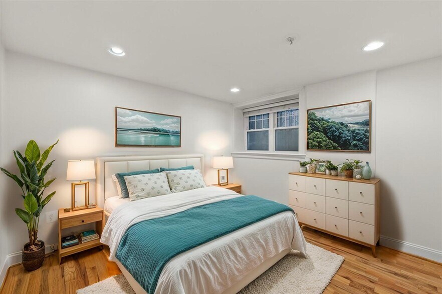 Building Photo - 739 Newton Pl NW