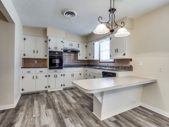 Building Photo - 420 Vicki Pl