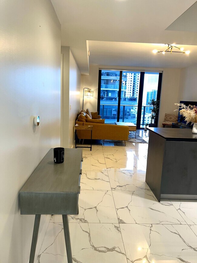 Building Photo - 1010 Brickell Ave