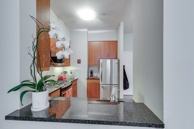 Building Photo - 1425 Locust St