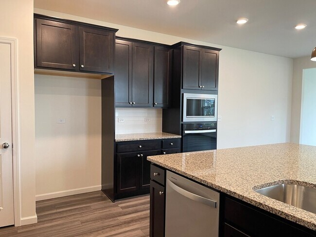 Building Photo - 721 Dropseed Ln