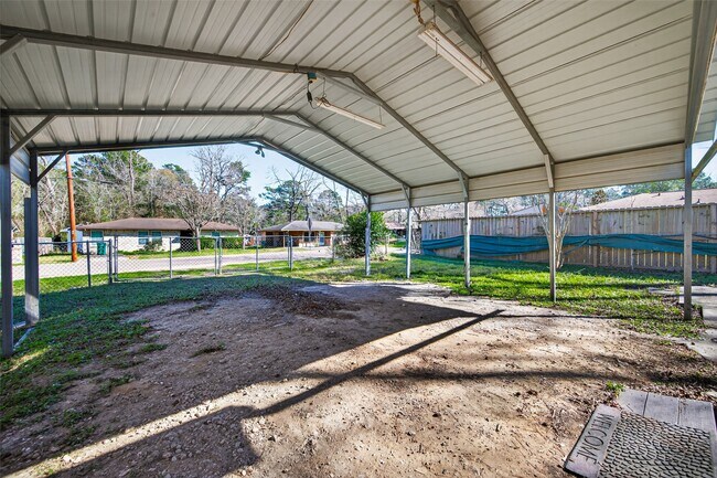 Building Photo - 210 N Shirley Ln