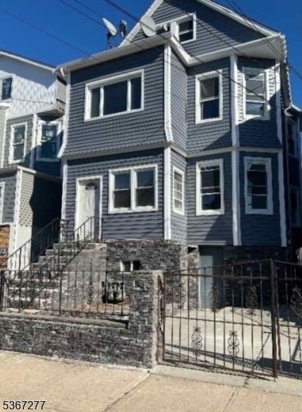 Primary Photo - 717 Jackson Ave