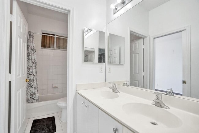 Building Photo - 3313 NW 29th Ct