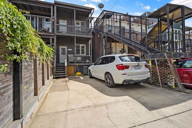 Building Photo - Sunlit & Fully Updated 2BR/1BA Condo in the Heart of U Street Corridor