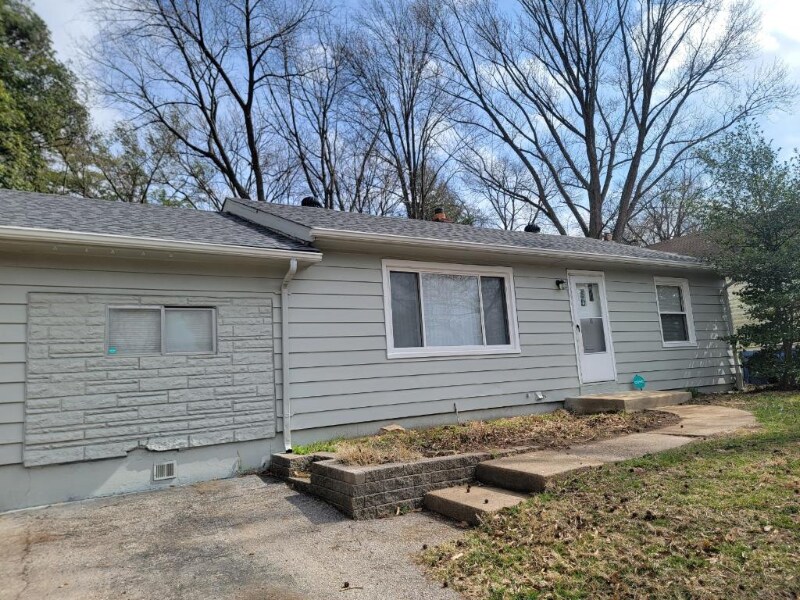 Building Photo - 212 S Barat Ave