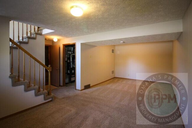 Building Photo - $500.00 off the Deposit Cul-de-Sac Comfort! 3-Bed Omaha Home with Huge Deck and Patio.