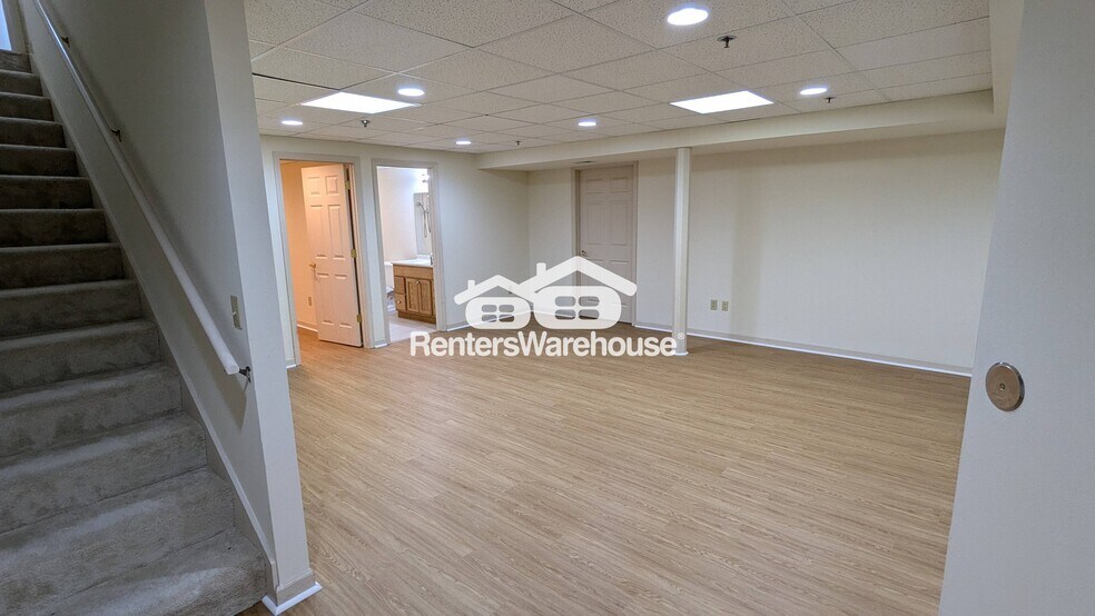 Building Photo - 14303 Waterford Square Dr