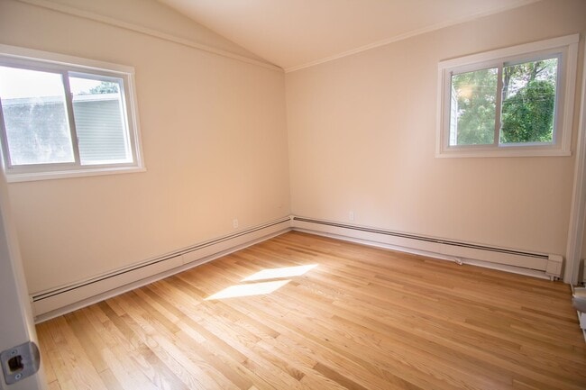 Building Photo - Newly Renovated 3 BR - 1 BA Ranch in Latham