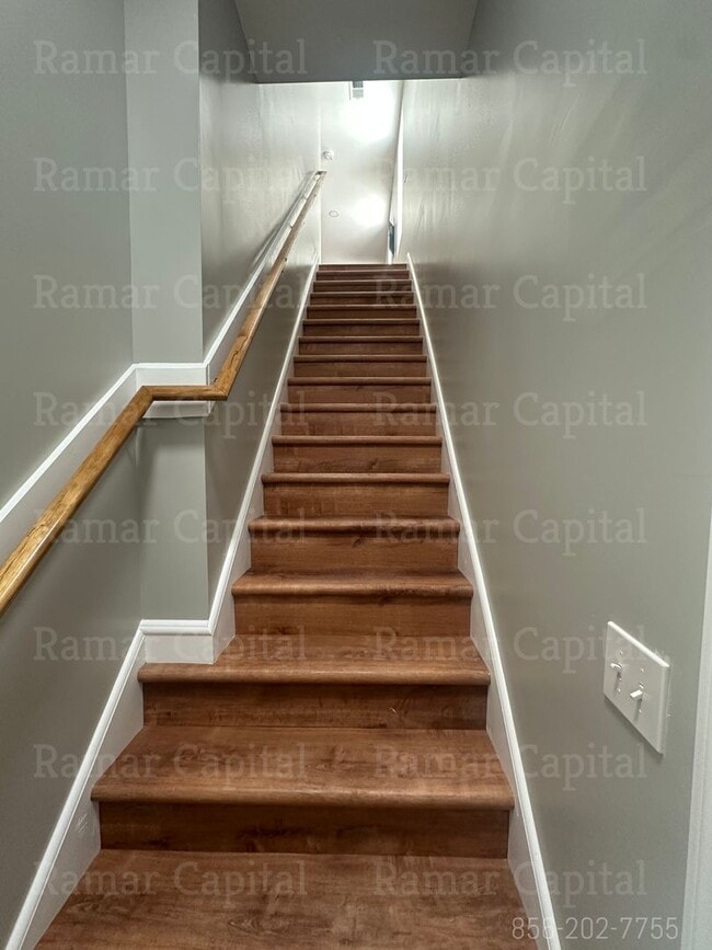 Building Photo - 451 Line St