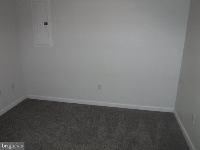 Building Photo - 12 S Main St