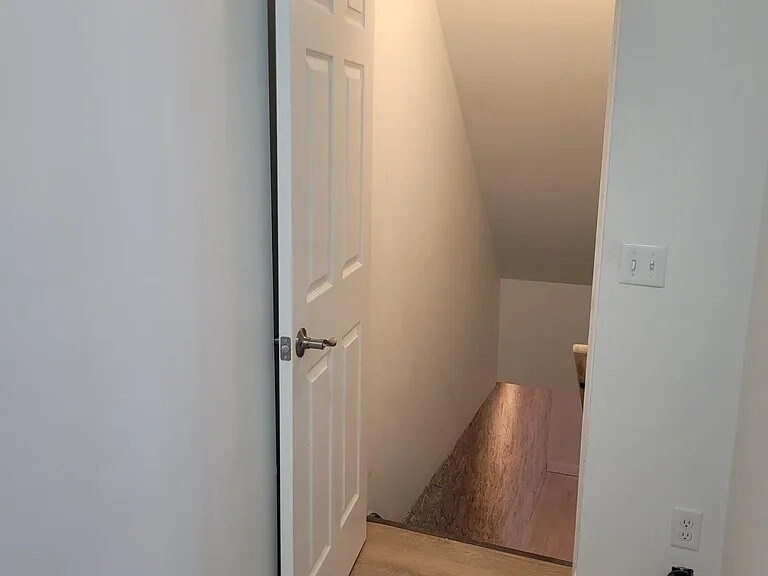 Entry - 3082 Norcott Dr