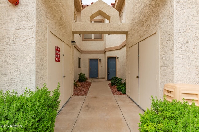 Building Photo - 2801 N Litchfield Rd