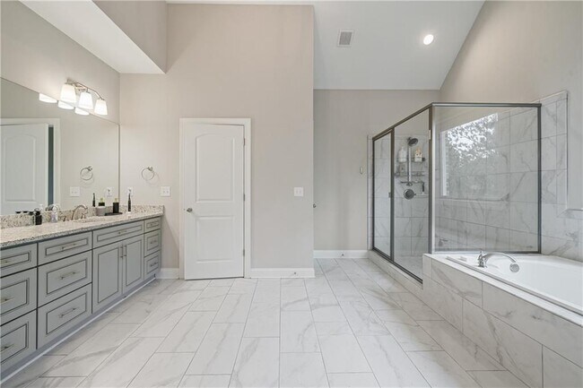 Building Photo - 4402 Income Cir