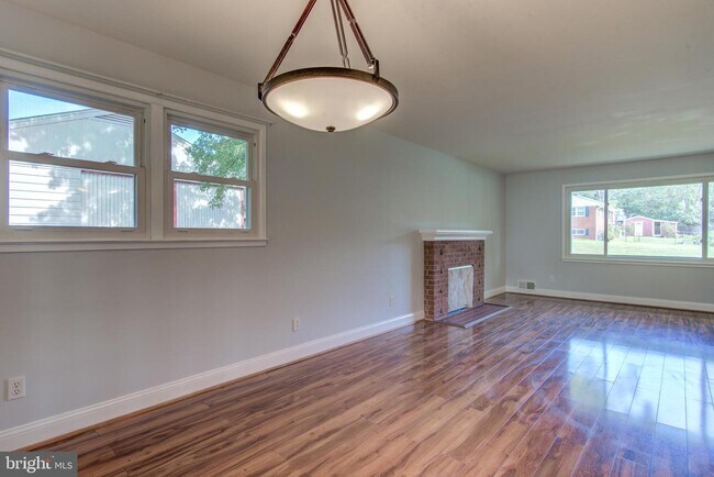 Building Photo - 8120 Drayton Ln