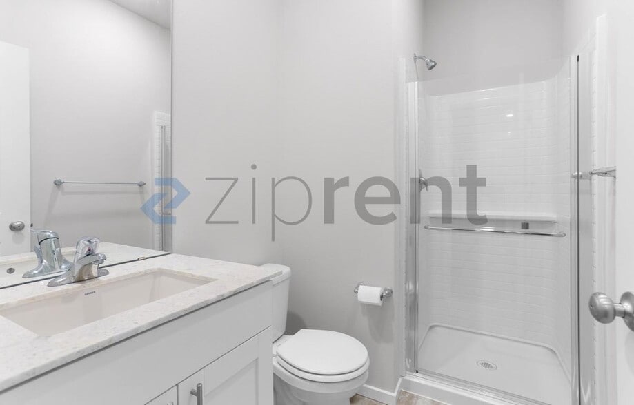 Building Photo - 1421 SW Pendleton Way