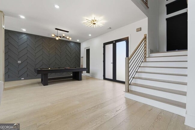 Building Photo - 556 Versailles Dr