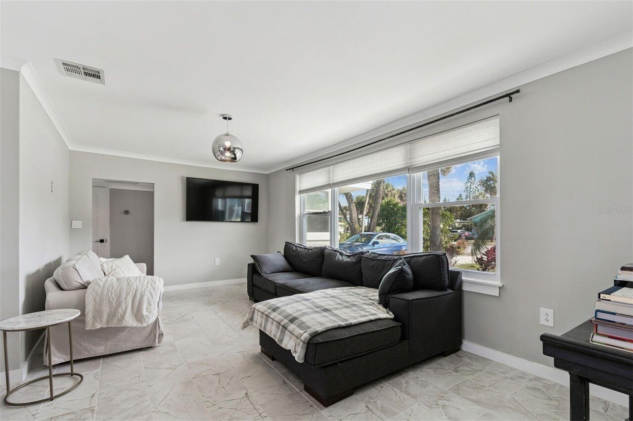 Building Photo - 760 Bohenia Cir S
