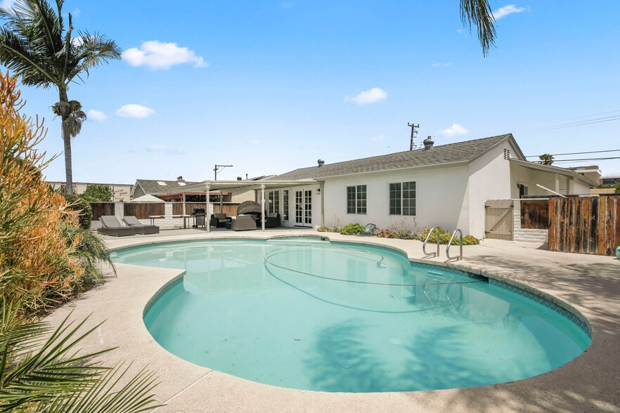 Building Photo - 4625 Glacier Ave