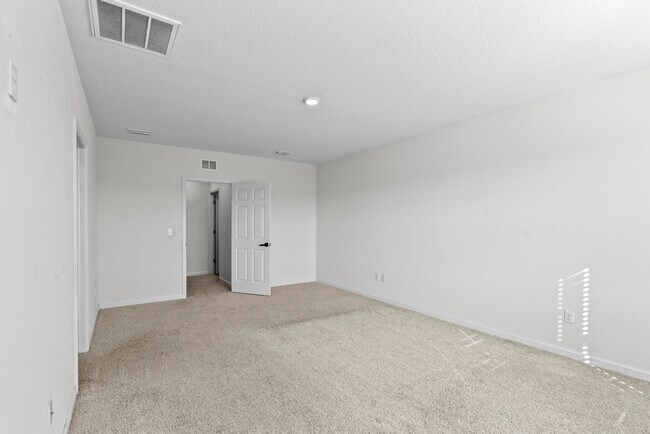 Building Photo - 6455 NW Castlebrook Ave