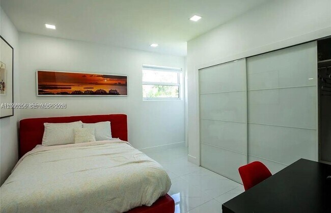 Building Photo - 31 SW 6th St