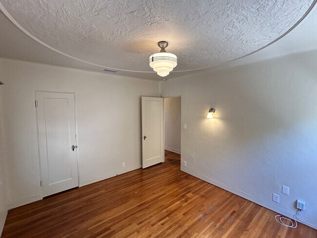 Building Photo - Truly Adorable Tudor Style 2 Bed 1 Bath Home in Anaheim!