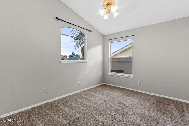 Building Photo - 10737 Pleasant Sand Dr