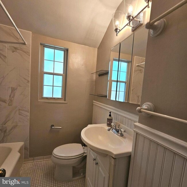 Building Photo - 3727 Ingalls Ave