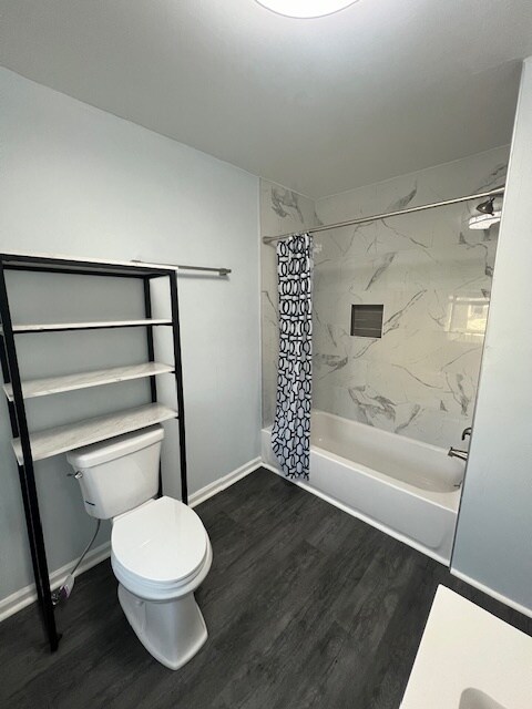 Building Photo - 301 Maple St