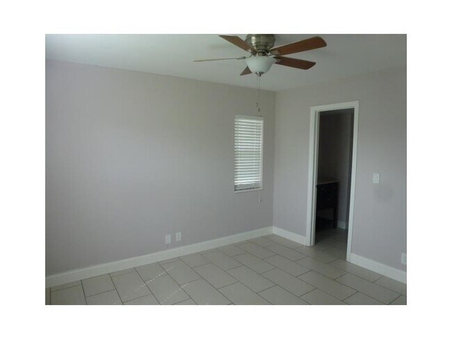 Building Photo - 21895 Lake Forest Cir