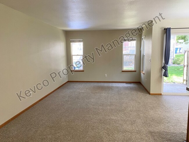 Building Photo - 1637 Westbridge Dr