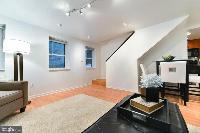 Building Photo - 1843 Mintwood Pl NW