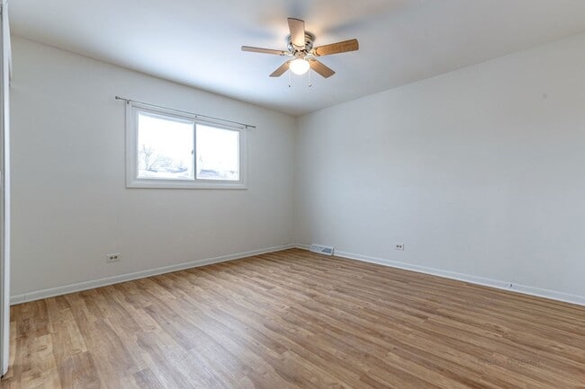 Building Photo - 9260 Dee Rd