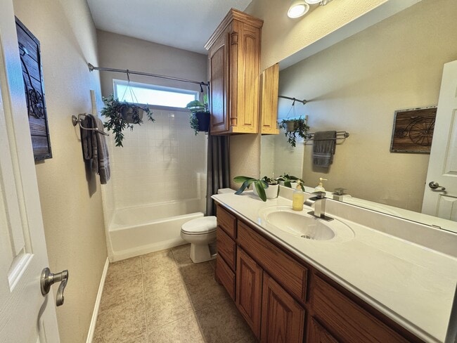 Building Photo - 5400 Flo Dr