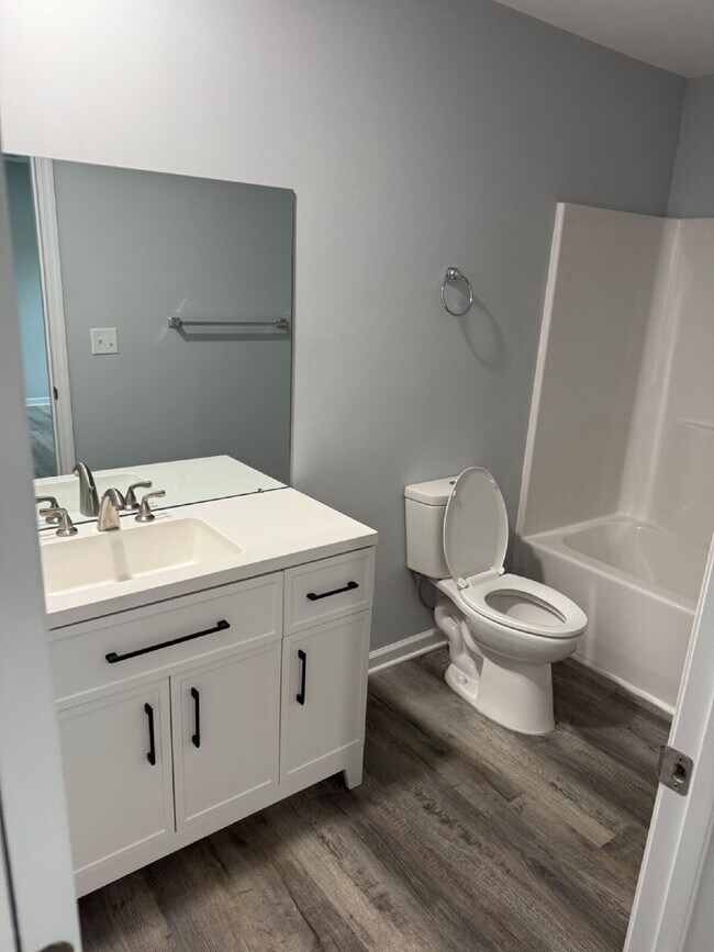 Building Photo - "Charming Studio Retreat in Nashville – Cozy 400 Sq Ft with Full Bath!"