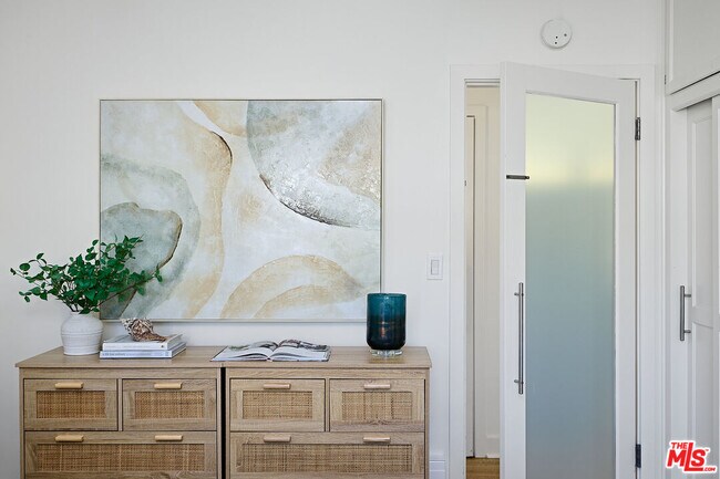 Building Photo - 2329 Kansas Ave