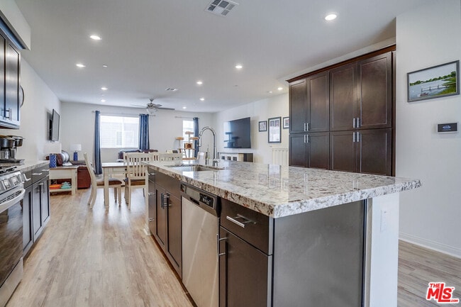Building Photo - 20619 Oakglen Ln