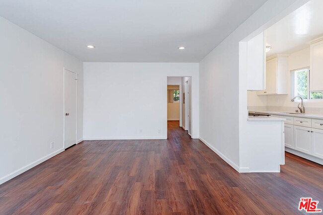 Building Photo - 11749 Riverside Dr