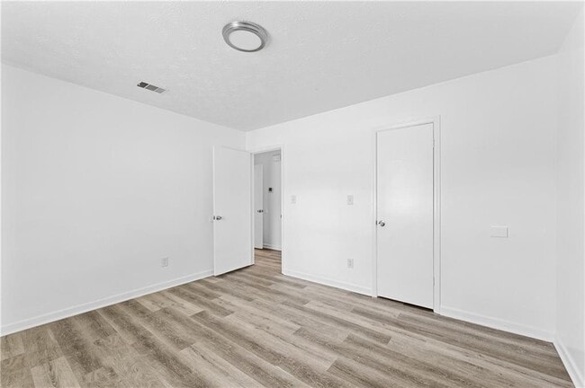 Building Photo - 210 Tanglewood Ln