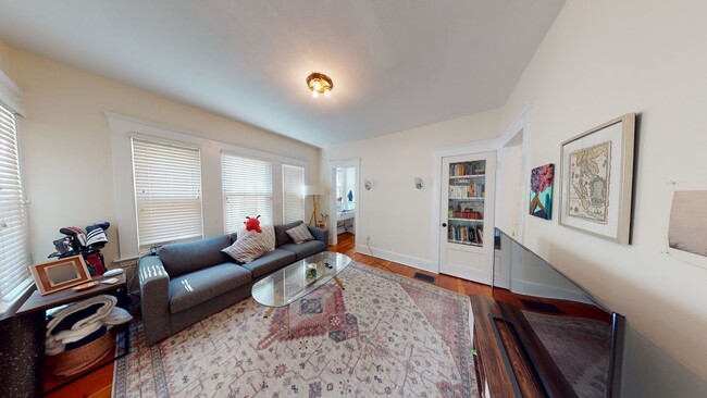 Building Photo - [In-Unit Laundry; Garden] Townhouse-Style ...