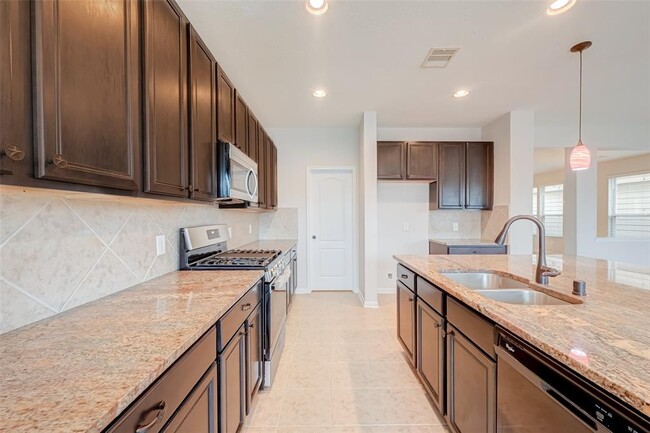 Building Photo - 15910 Copper Oak Ln