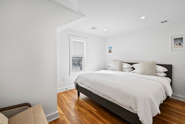 Building Photo - 9 Park St